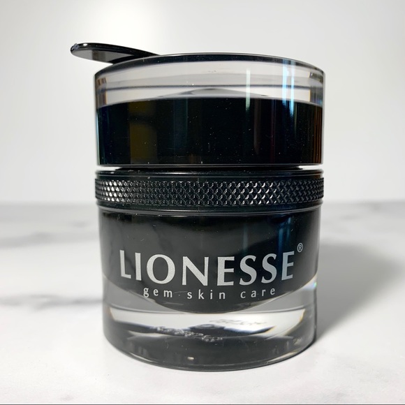 Other - Lionesse Gem Black Onyx Mask